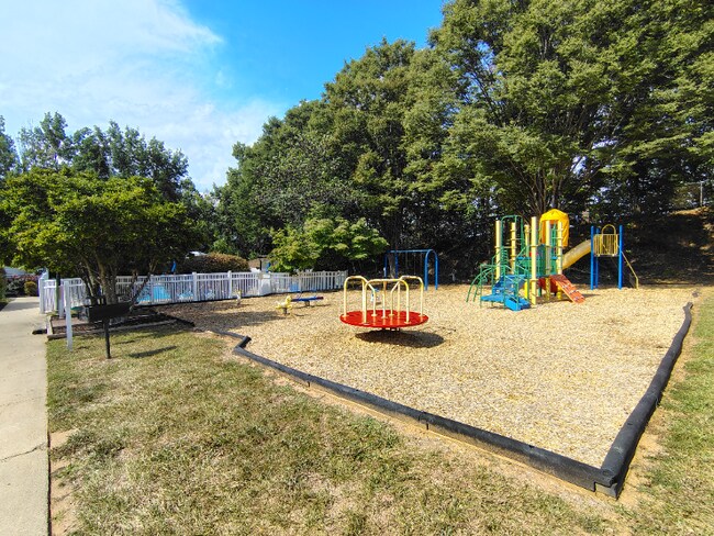 Foto del edificio - 600 Reusens Rd