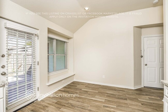 Foto del edificio - 8081 Durham Dr