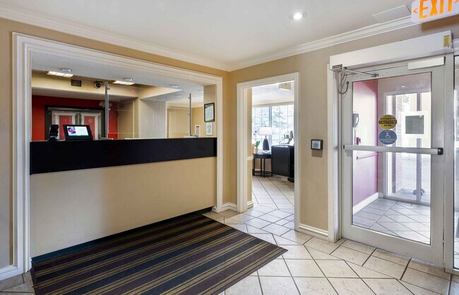 Building Photo - Furnished Studio-Cleveland - Airport - North Olmsted