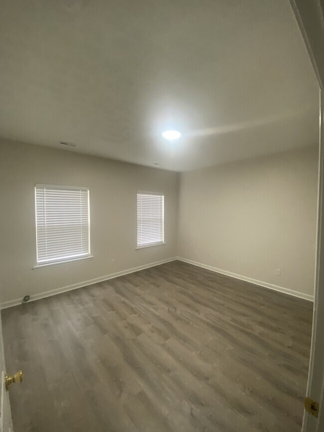 Building Photo - 1614 Lois Morris Dr