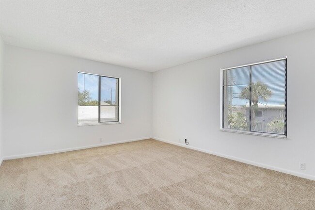 Building Photo - 150 Pineview Rd