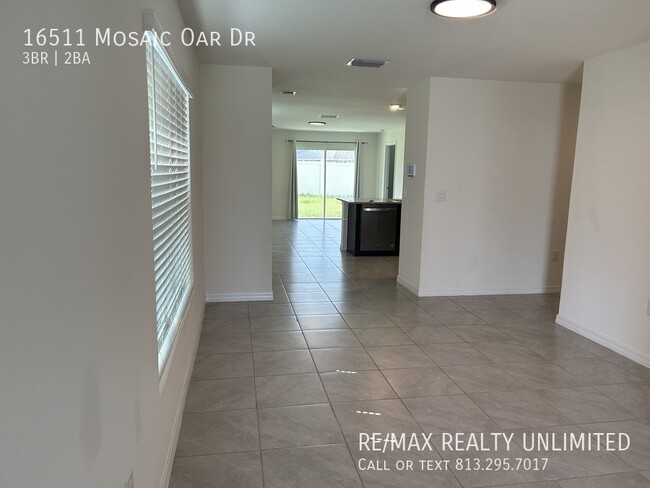 Building Photo - 16511 Mosaic Oar Dr