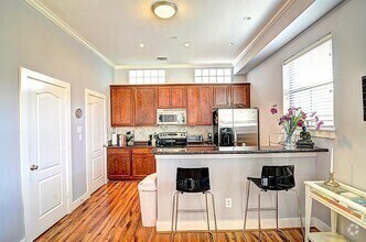 Building Photo - 100 McGowen St