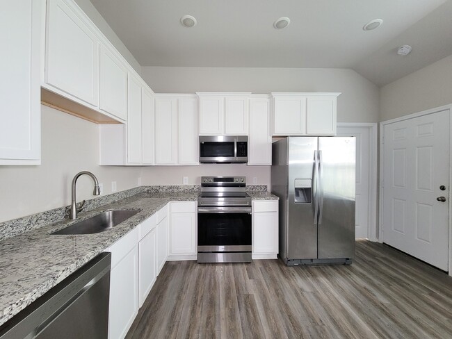 Building Photo - 11720 White Cedar St