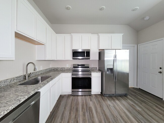 Foto del edificio - 11720 White Cedar St