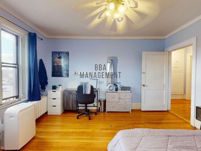 Building Photo - HOT FENWAY LISTING!!!!!