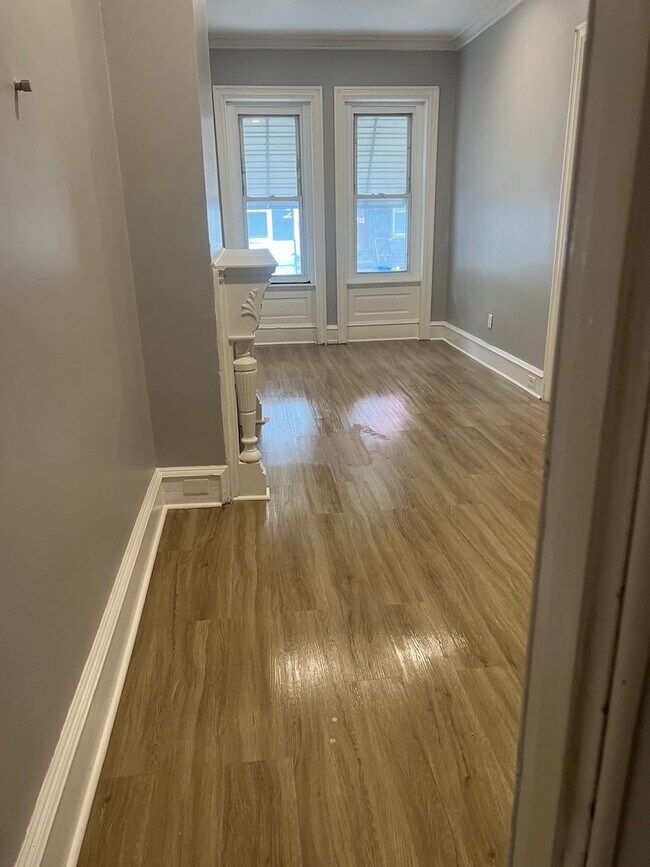 Foto del edificio - Renovated and Updated 5 bedroom / 1.5 bath