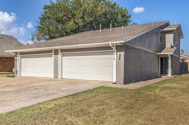 Beautiful 2BD/2.5 BTH Home Right off of NW Expressway and Shopping Areas - Beautiful 2BD/2.5 BTH Home Right off of NW Expressway and Shopping Areas