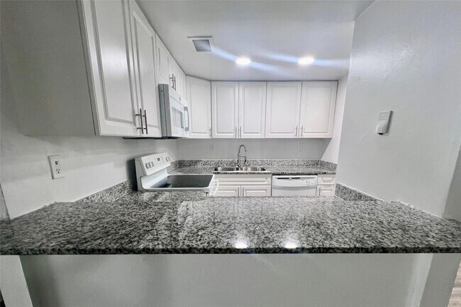 Foto del edificio - 17350 NW 68th Ave