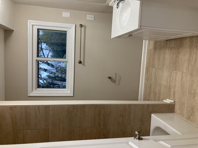 Building Photo - 23266 Ranch Hill Dr E