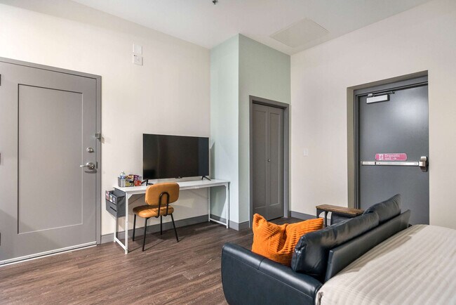 Building Photo - 781 Spring St