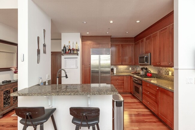 Building Photo - 2 Bed, 2 Bath Condo at Park Place-Downtown...