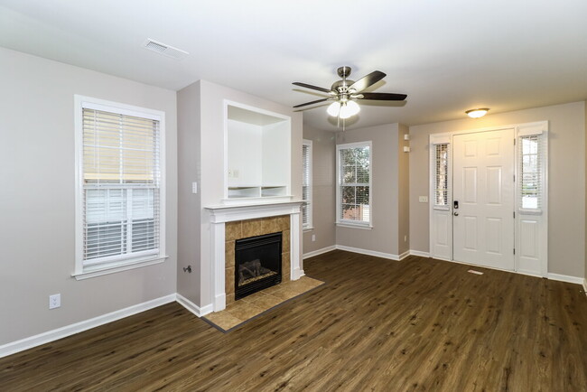 Foto del edificio - 4899 Longleaf Oak Cove