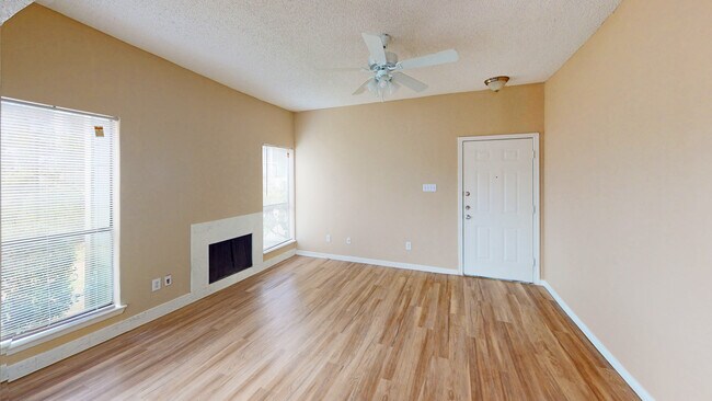 Building Photo - 3764 Tanglewilde St