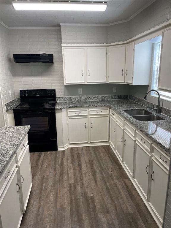 Building Photo - 1022 W 6th St