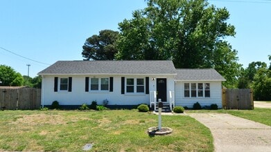 Building Photo - 705 Warfield Dr