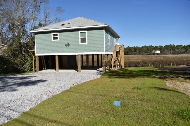 Building Photo - Fully furnished 2 BD/2 BA Ocean Springs home on the Bayou