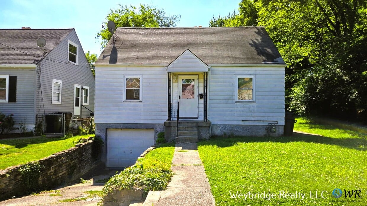 Primary Photo - Conveniently Located 2 Bedroom 1 Bath Hous...