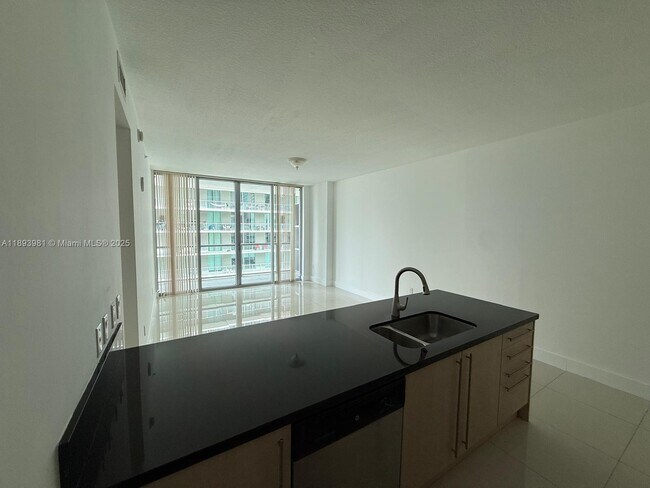 Foto del edificio - 79 SW 12th St