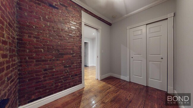 Building Photo - 416 E 13th St