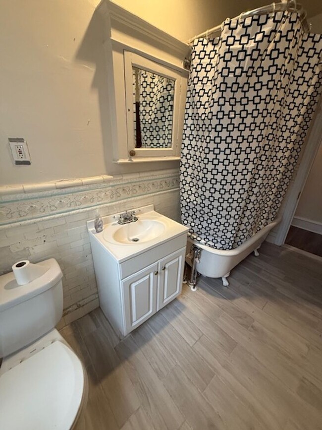 Foto del edificio - Studio Apartment Available Now