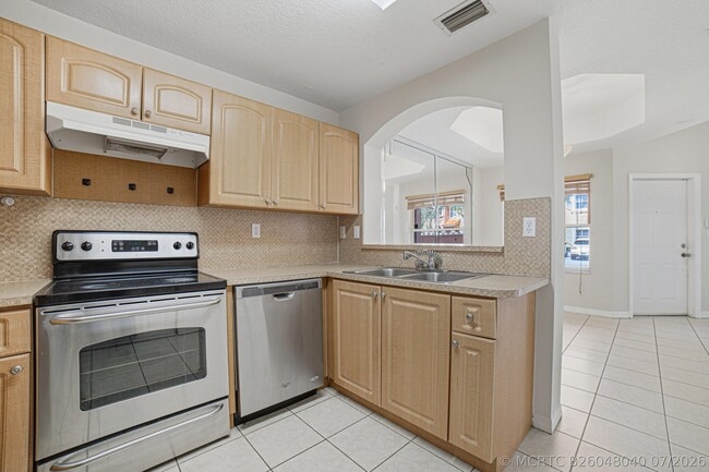 Building Photo - 765 SW 107th Ave