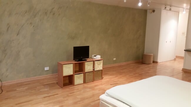 studio - 1516 Hinman Ave