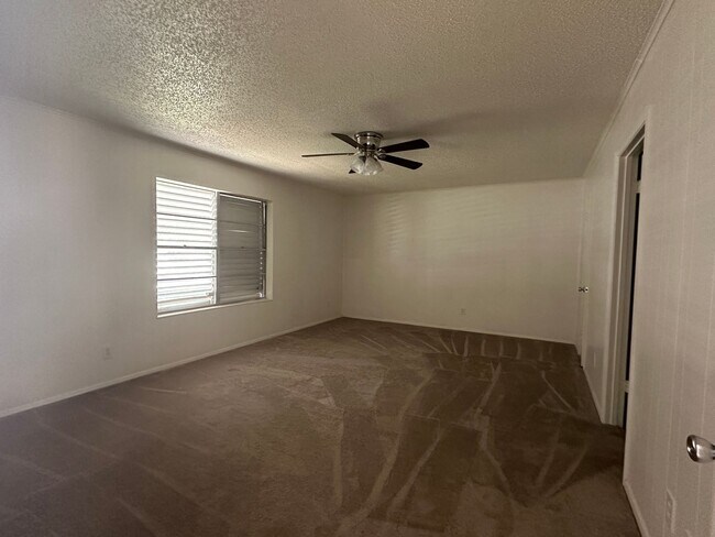 Building Photo - Ready for move in