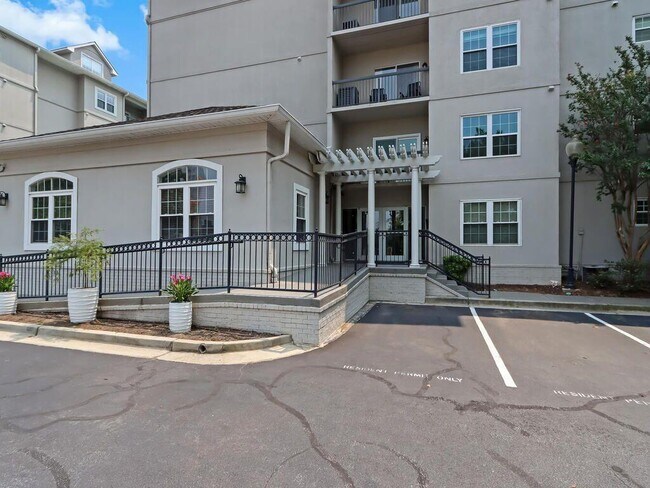 Foto del edificio - 1074 Peachtree Walk NE