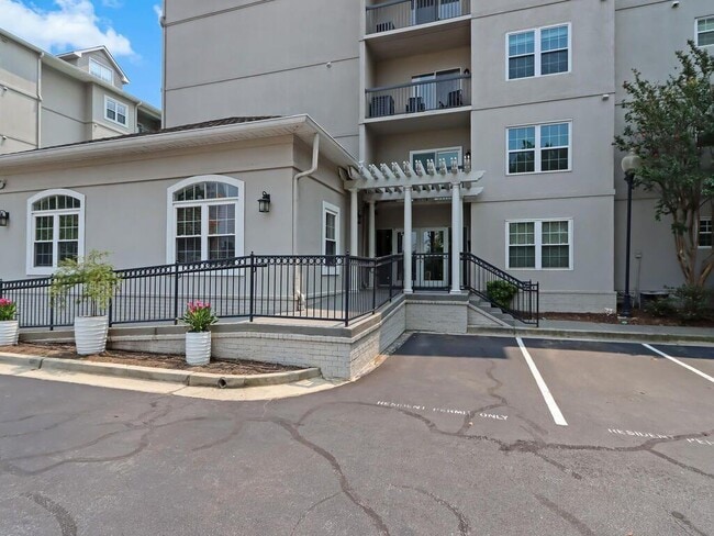 Building Photo - 1074 Peachtree Walk NE