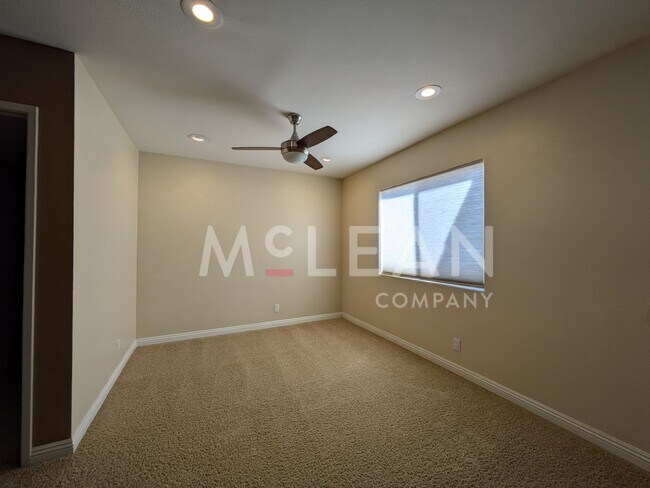 Building Photo - Beautiful Two Bedroom Condo