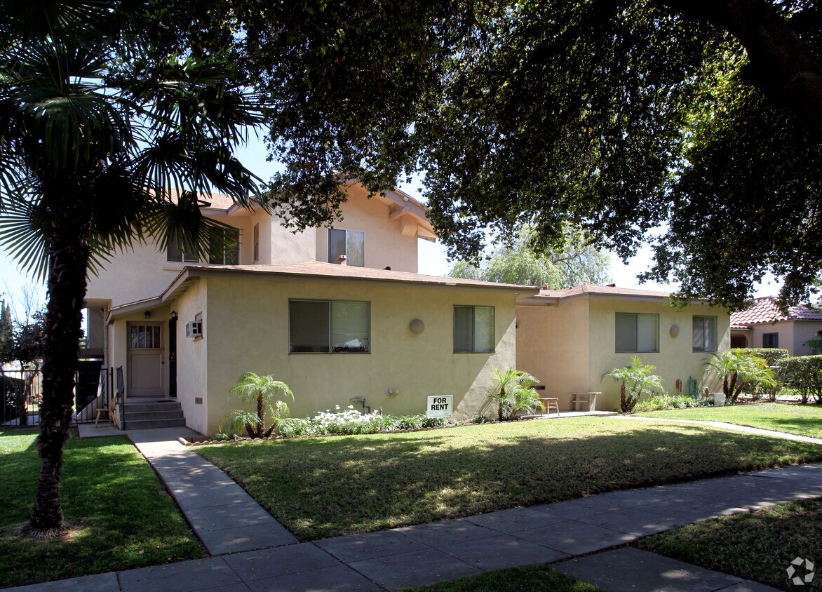 Primary Photo - Huntington Manor