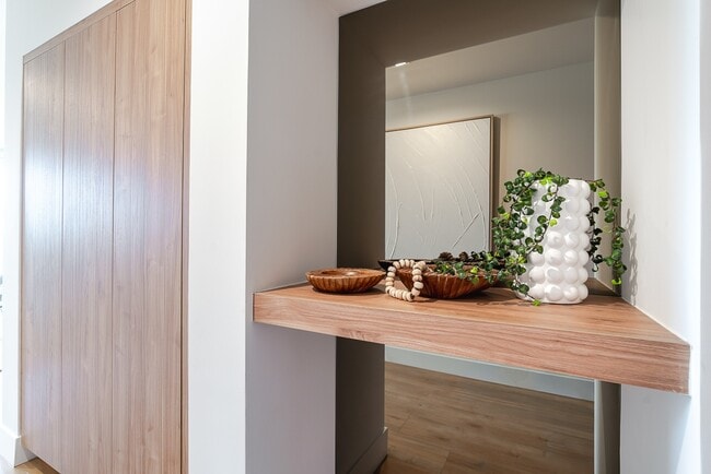 Building Photo - Desora