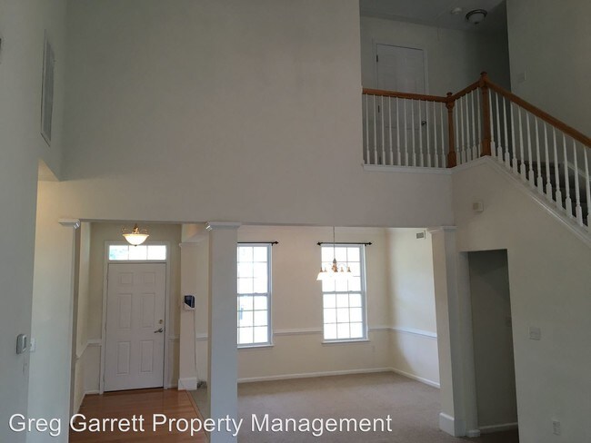 Building Photo - 4 br, 2.5 bath House - 10430 Sylvia Circle