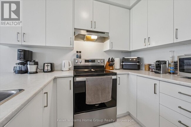 Building Photo - 13 Edminston Dr