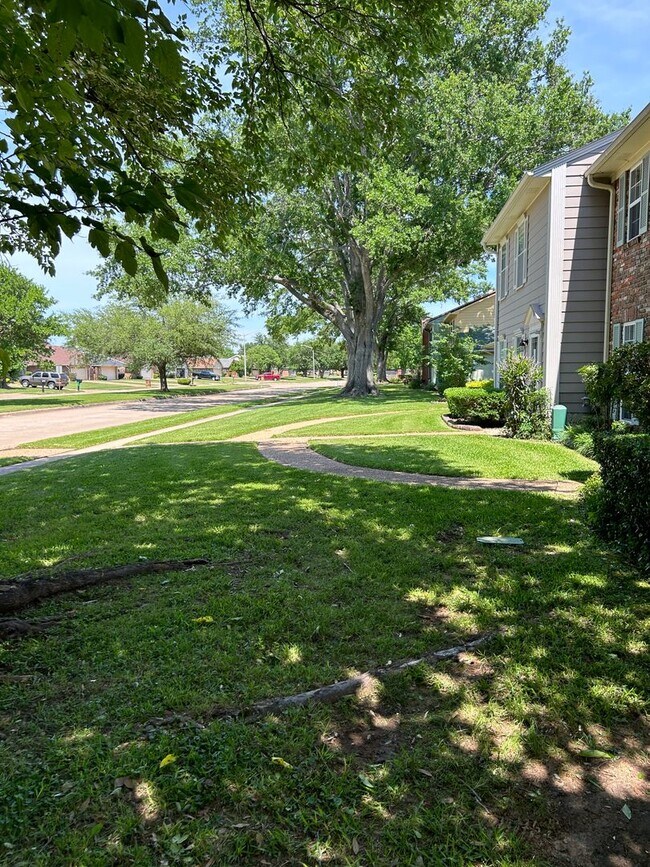 Foto del edificio - Youree Drive Townhouse