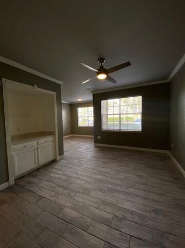 Foto del edificio - Call NOW! Charming 1Bedroom 1Bath! - METRO WEST AREA!