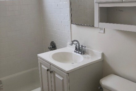 Estudio: Baño totalmente renovado - 1517 11th St