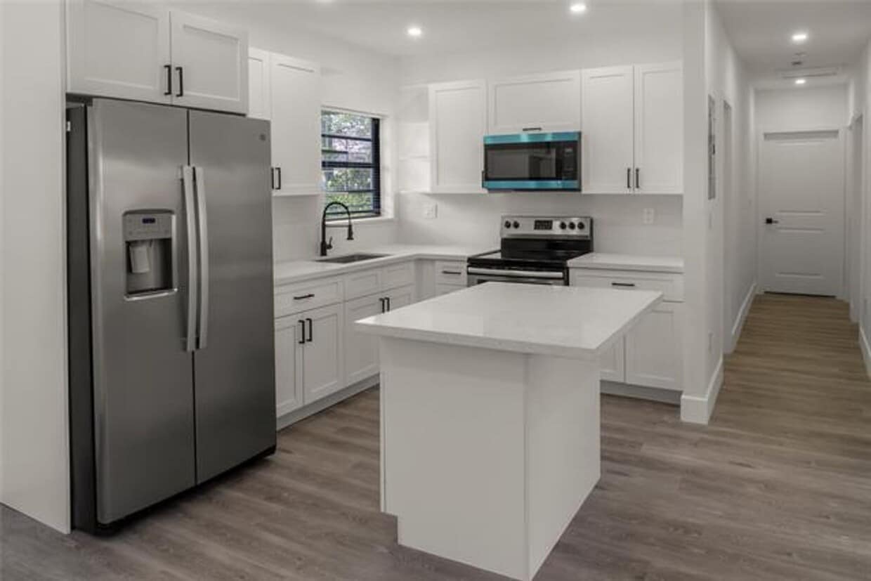 Foto principal - 2724 SW 34th Ct