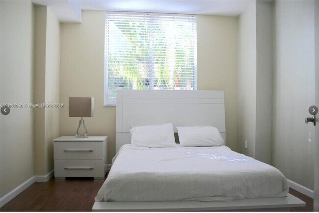 Building Photo - 2 bedroom in Aventura FL 33180