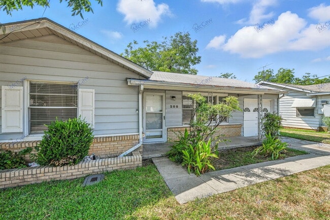Building Photo - 208 Westfork Dr