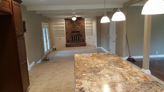 Building Photo - Beautiful Home Owner Finance