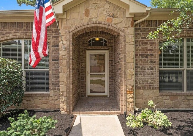 Foto del edificio - 12822 Lakeshore Dr