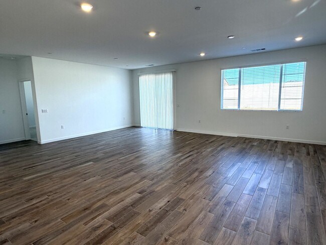 Foto del edificio - Highly Sought After Menifee Single Story-Just In Time for Summer