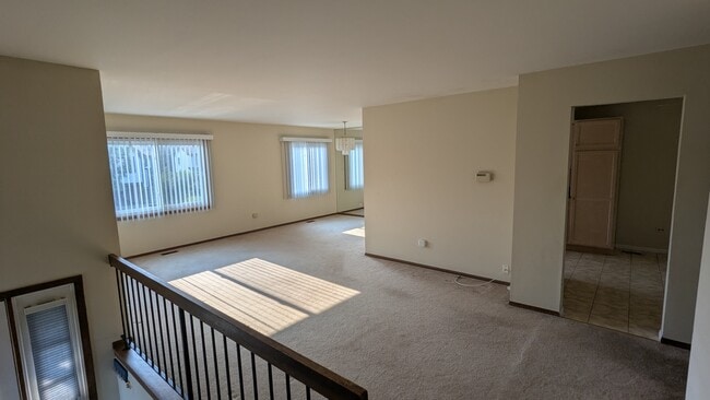 Building Photo - 541 Commanche Trl