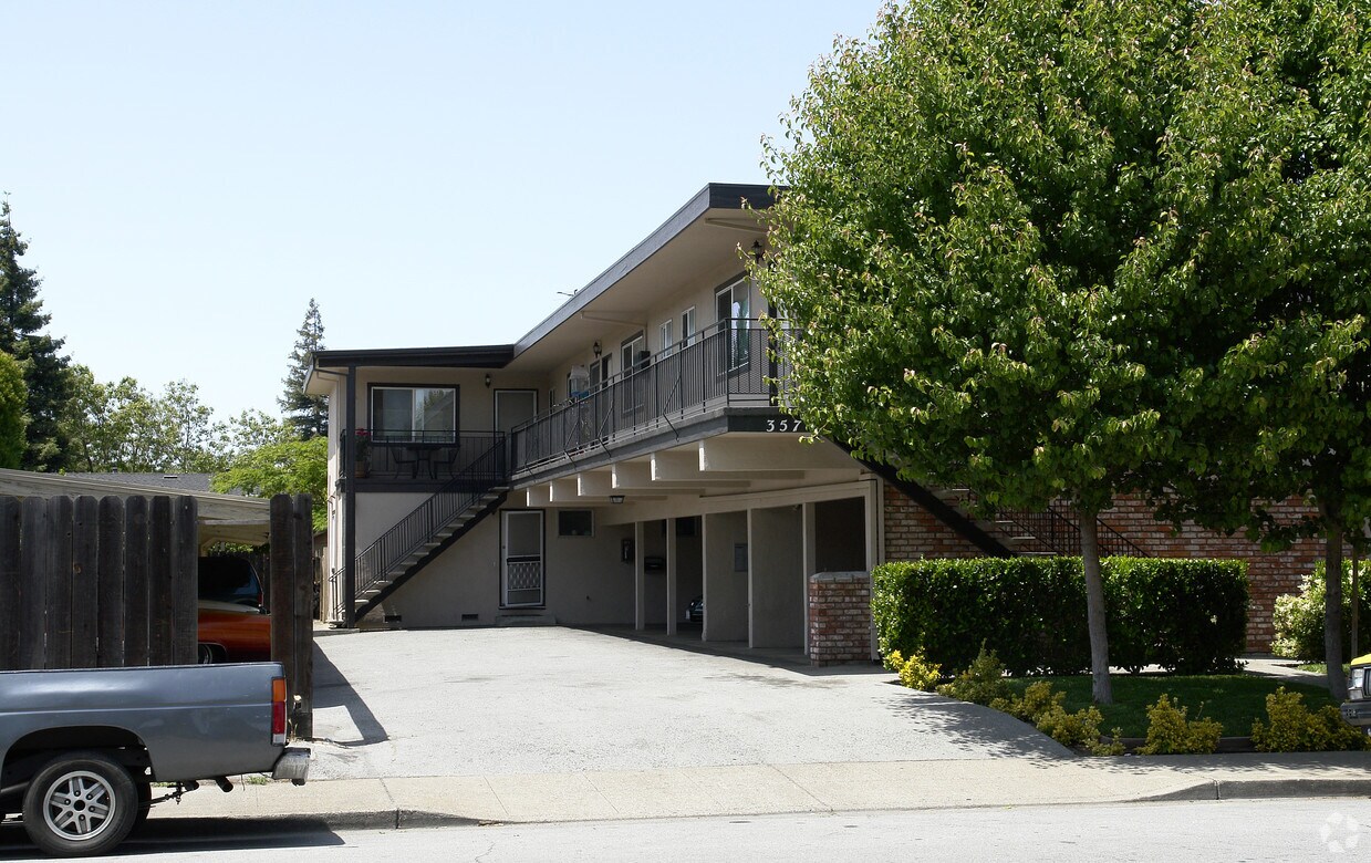Primary Photo - 357 6th Ave