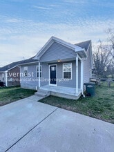 Building Photo - 908 E 16th Ave