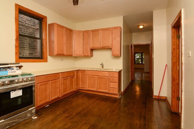Foto del edificio - 2825 N Milwaukee Ave