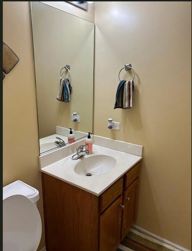 Foto del edificio - 1801 S Hamlin Ln