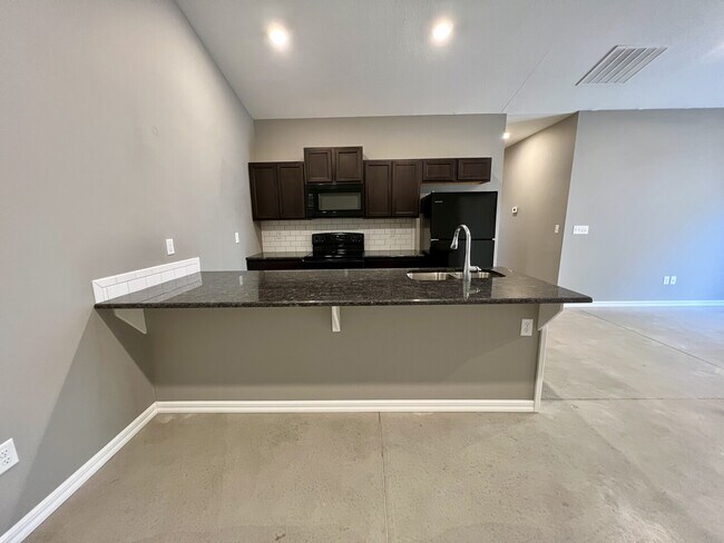 Foto del edificio - 4867 N Hillside Ct